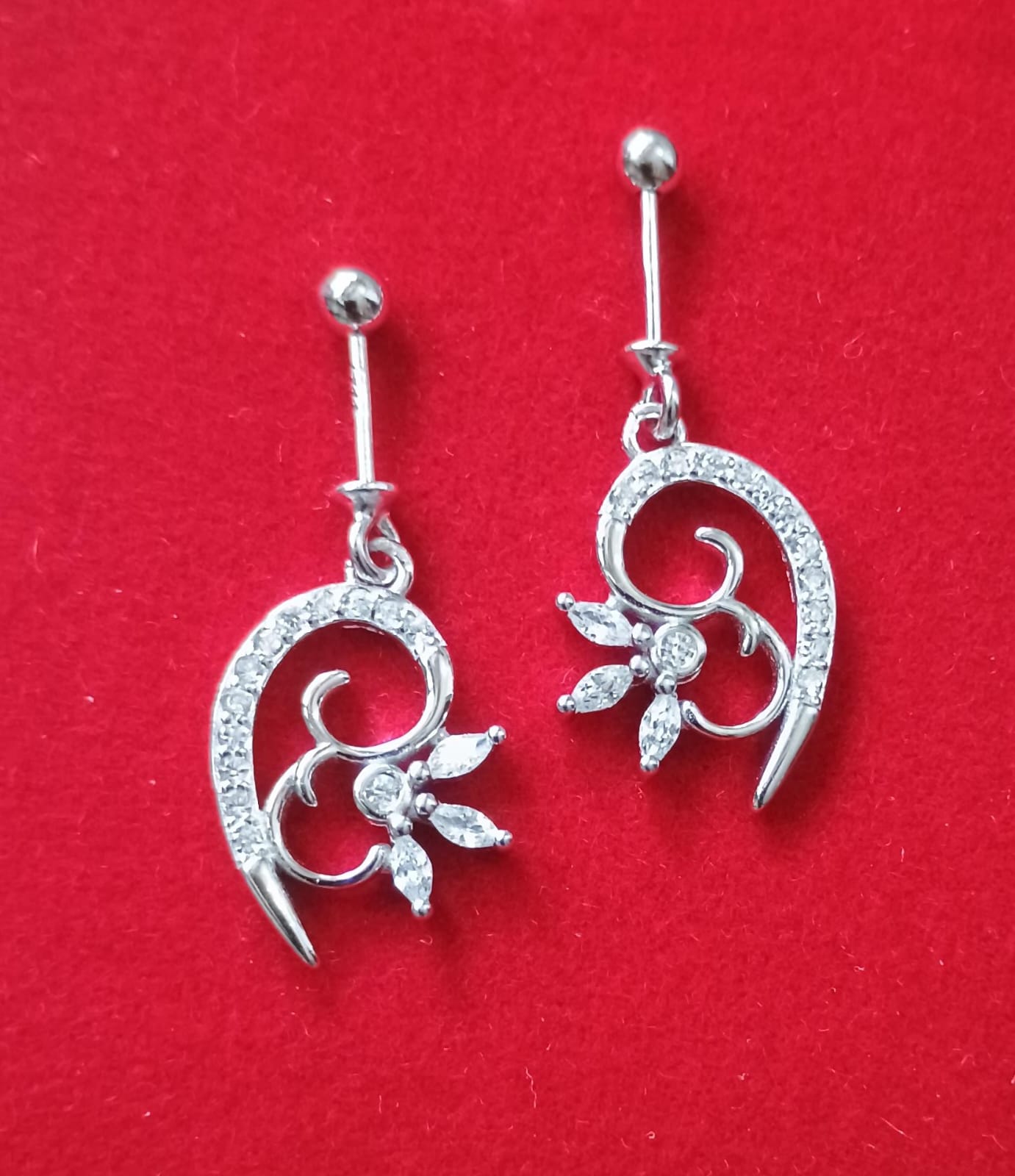 Half Curved Flower Helix Piercing Earrings