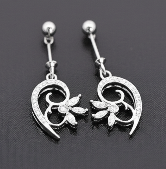 Half Curved Flower Helix Piercing Earrings