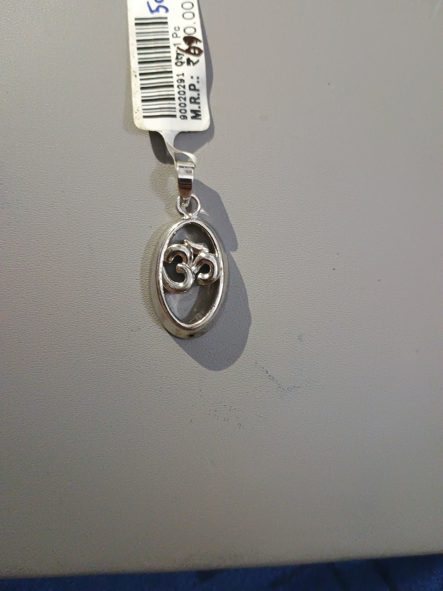 Om Pendant in Hollow Base
